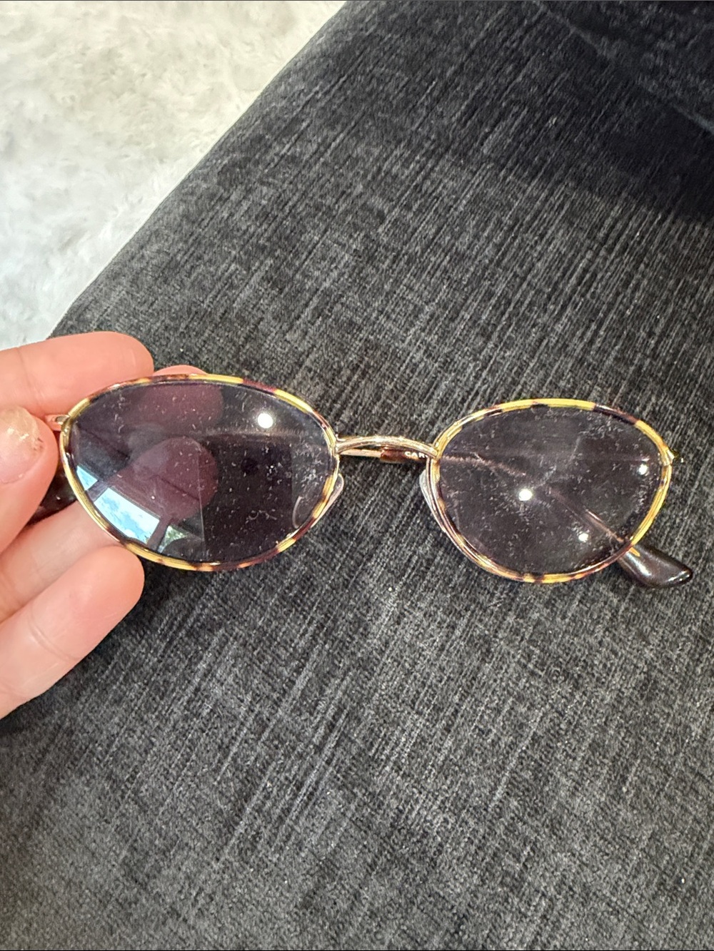 Women's Oval Sunglasses in Tortoiseshell Pattern with Gold Accents